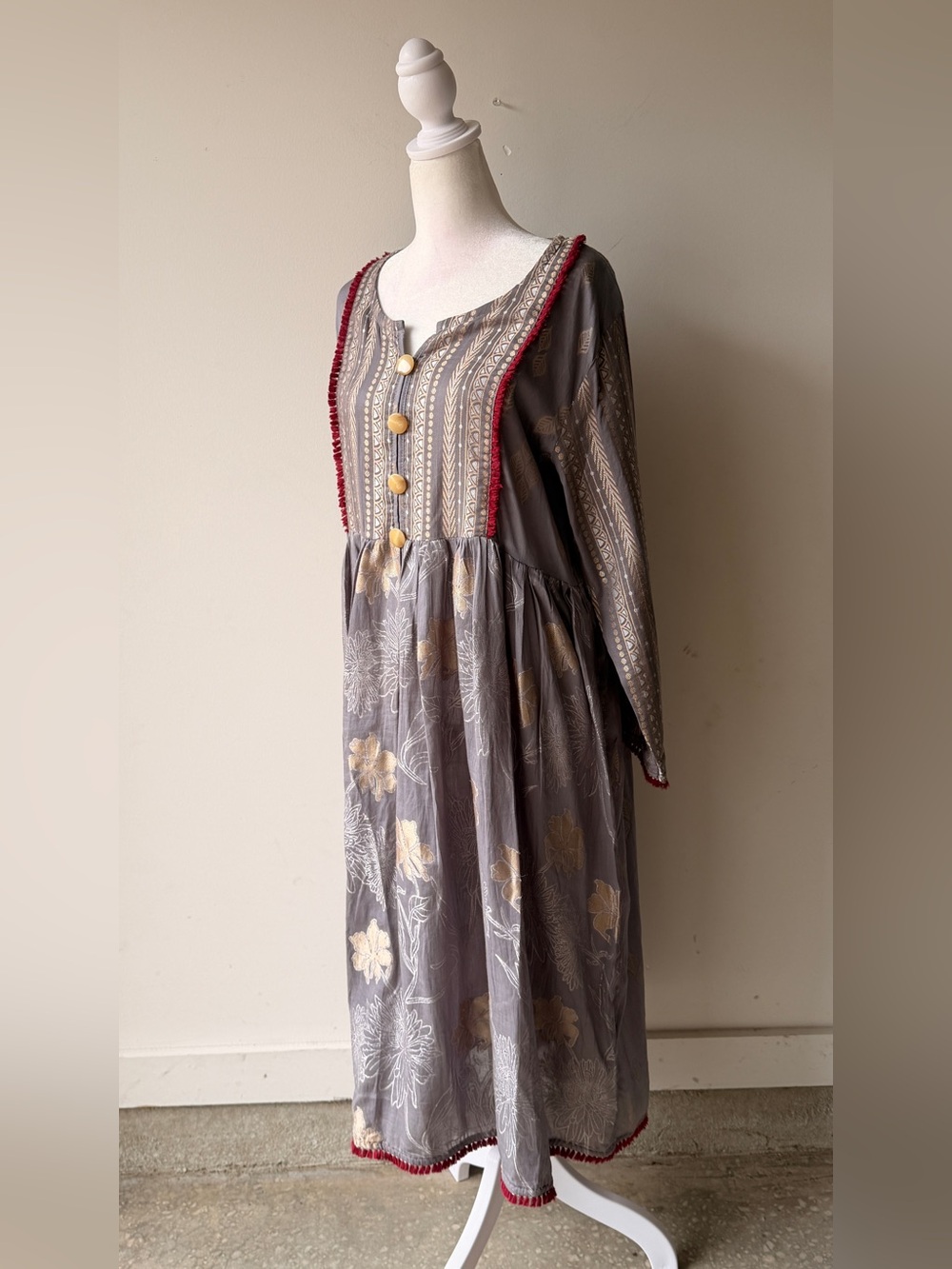 Long Sleeve Floral Midi Dress in Gray with Red Trim
